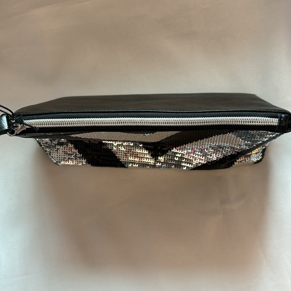 Victoria's Secret Make-up Clutch Chevron Sequin Faux Leather Black Silver OS EUC - Picture 5 of 11